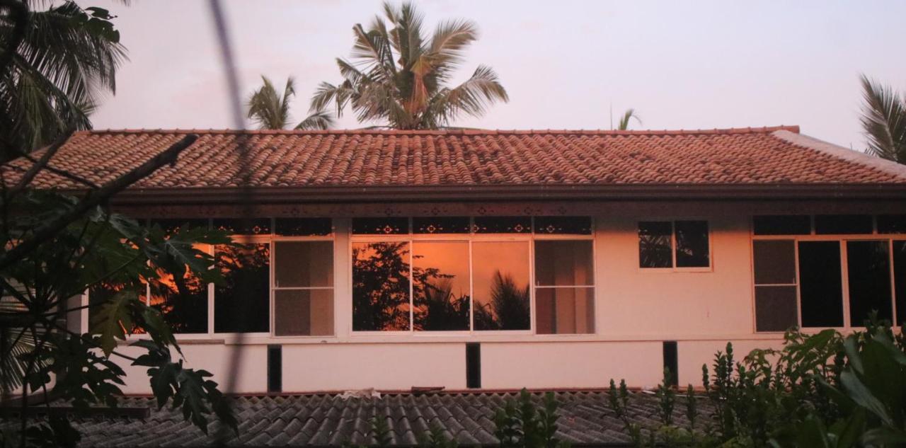 Happy Cocos Beach House Waskaduwa Eksteriør bilde